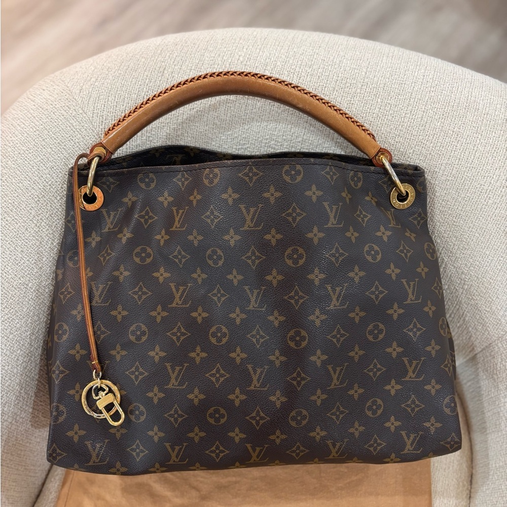 Authentic Louis Vuitton Artsy MM monogram - Picture 1 of 14